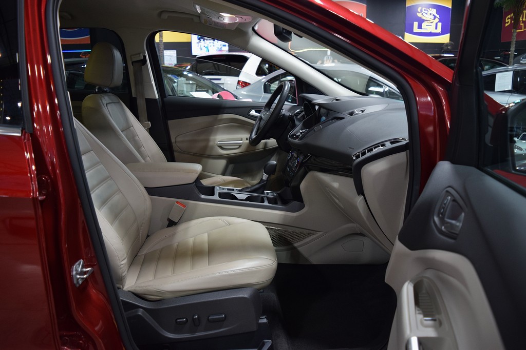 Used 2017 Ford Escape Titanium FWD image 22