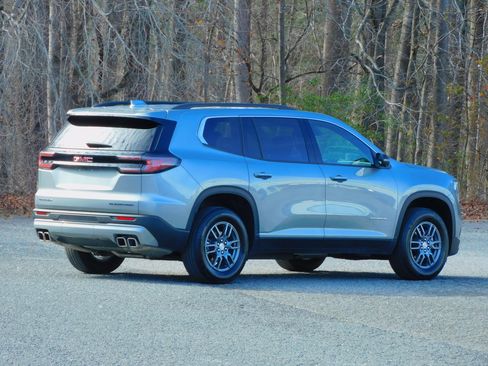 Used 2025 GMC Acadia Elevation image 7