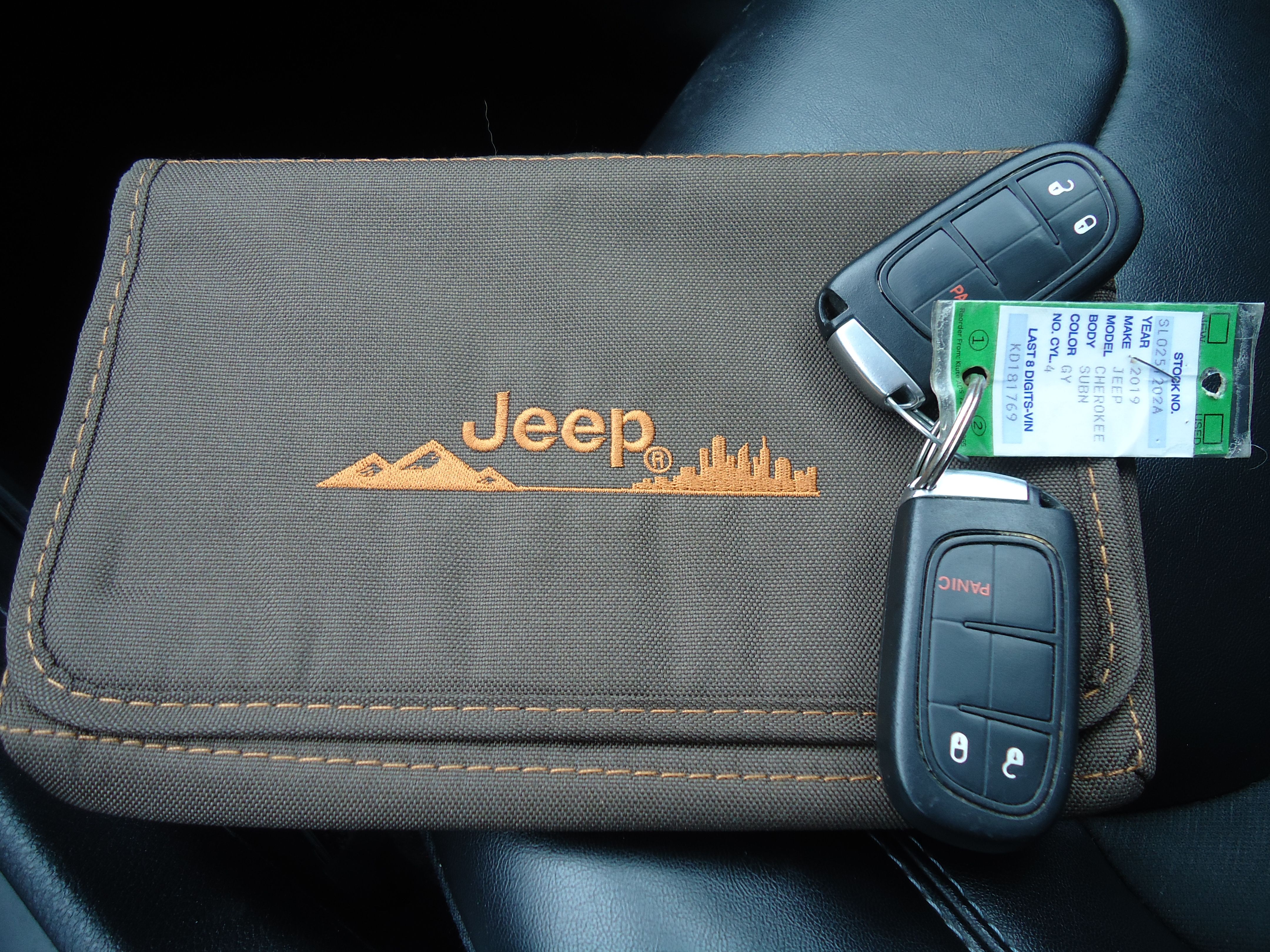 Used 2019 Jeep Cherokee Latitude Plus AWD/4WD image 19