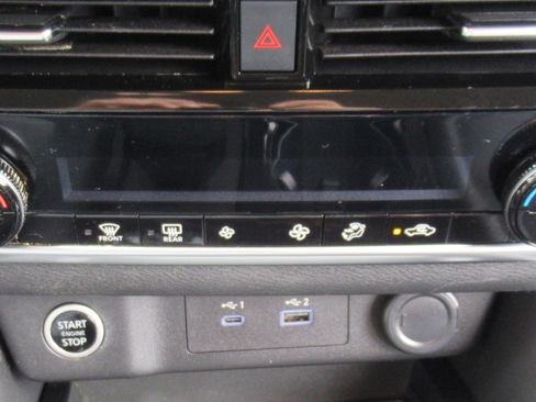 Used 2021 Nissan Rogue SV image 13
