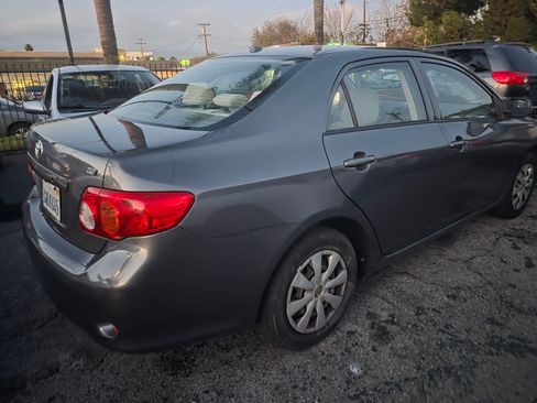 Used 2010 Toyota Corolla LE image 3