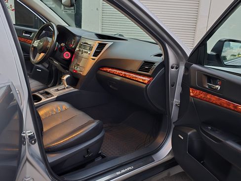Used 2011 Subaru Outback 2.5i Limited image 21