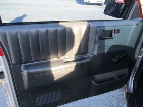 Used 1993 Chevrolet S10 Pickup LS image 18