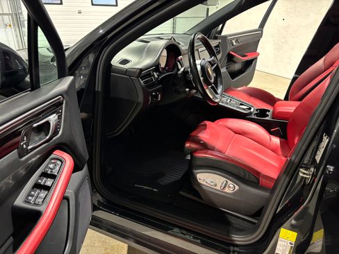 Used 2020 Porsche Macan image 11