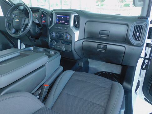 Used 2025 Chevrolet Silverado 3500 4x4 Extended Cab DRW image 4