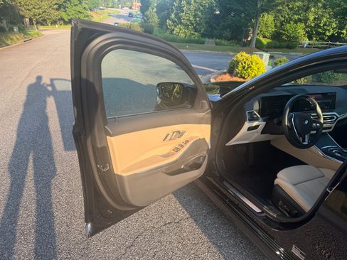 Used 2024 BMW 330i image 10