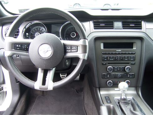 Used 2013 Ford Mustang GT Convertible RWD image 12