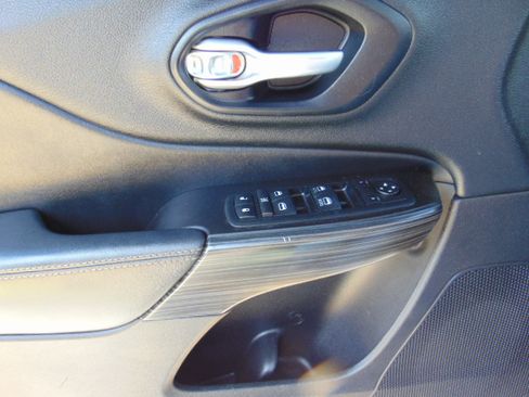 Used 2014 Jeep Cherokee Limited image 13