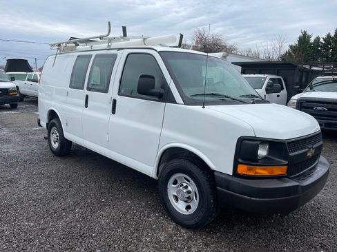 Used 2011 Chevrolet Express 2500 image 6