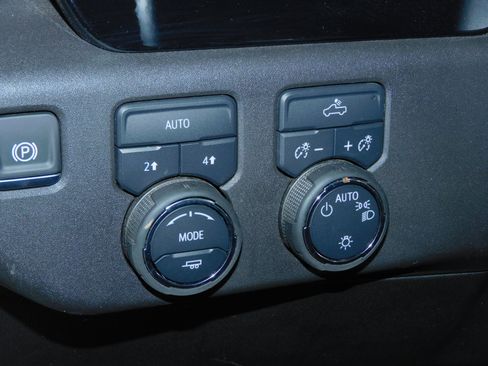 Used 2025 Chevrolet Silverado 1500 LT image 25