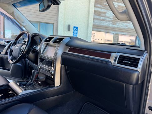 Used 2018 Lexus GX 460 image 31