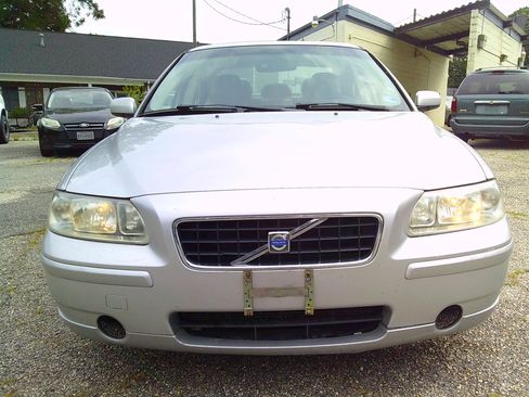 Used 2005 Volvo S60 2.4 FWD image 2