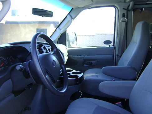 Used 2008 Ford E-350 and Econoline 350 image 9