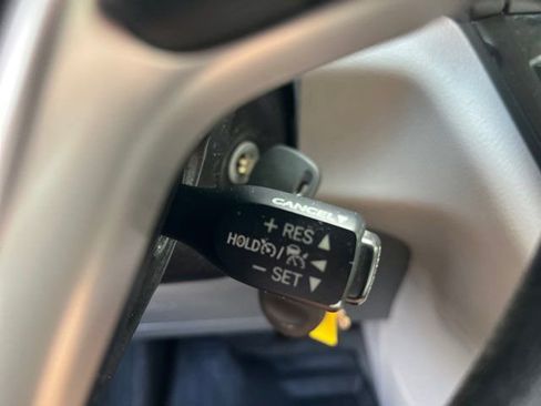 Used 2018 Toyota Sienna LE image 19