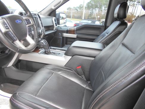 Used 2017 Ford F150 Lariat image 8