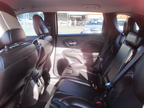 Used 2021 Jeep Cherokee 4WD Trailhawk image 13