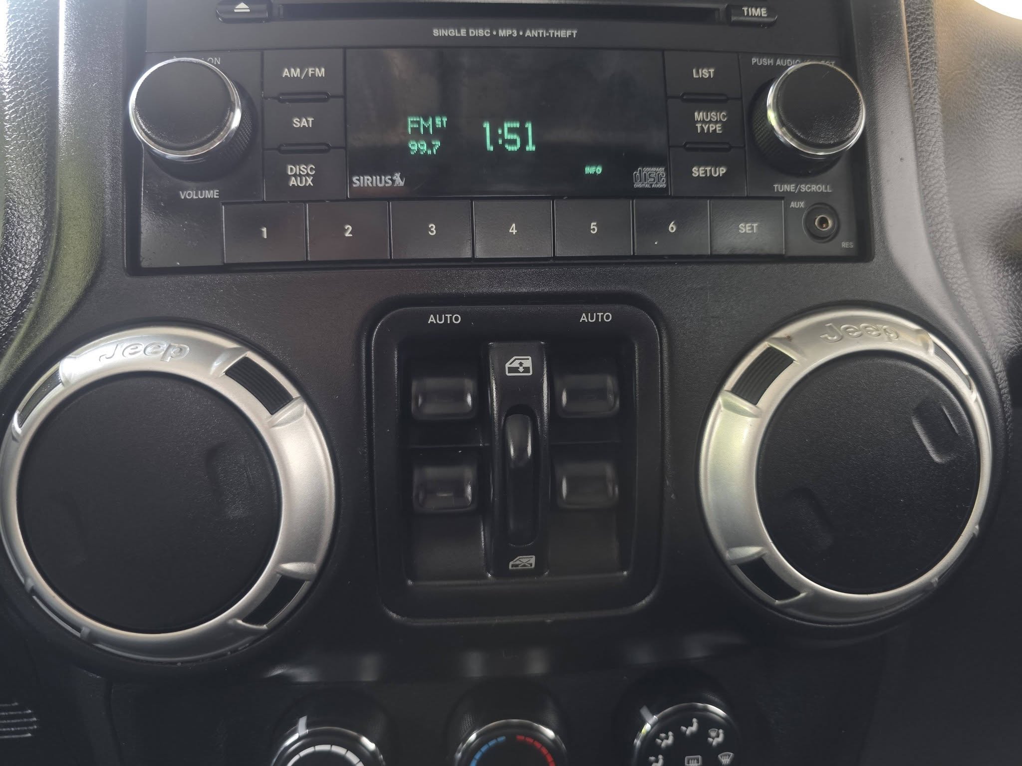 Used 2014 Jeep Wrangler 4WD Unlimited Sahara image 11