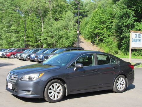 Used 2017 Subaru Legacy 2.5i Premium AWD/4WD image 2