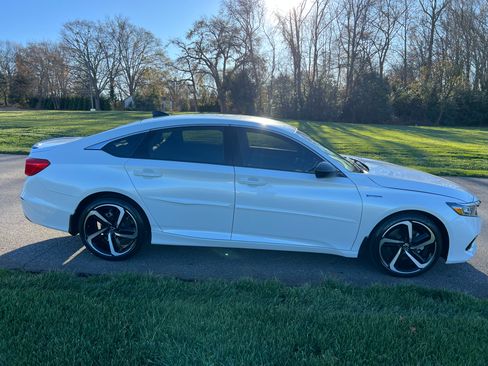 Used 2022 Honda Accord Hybrid Sport image 4