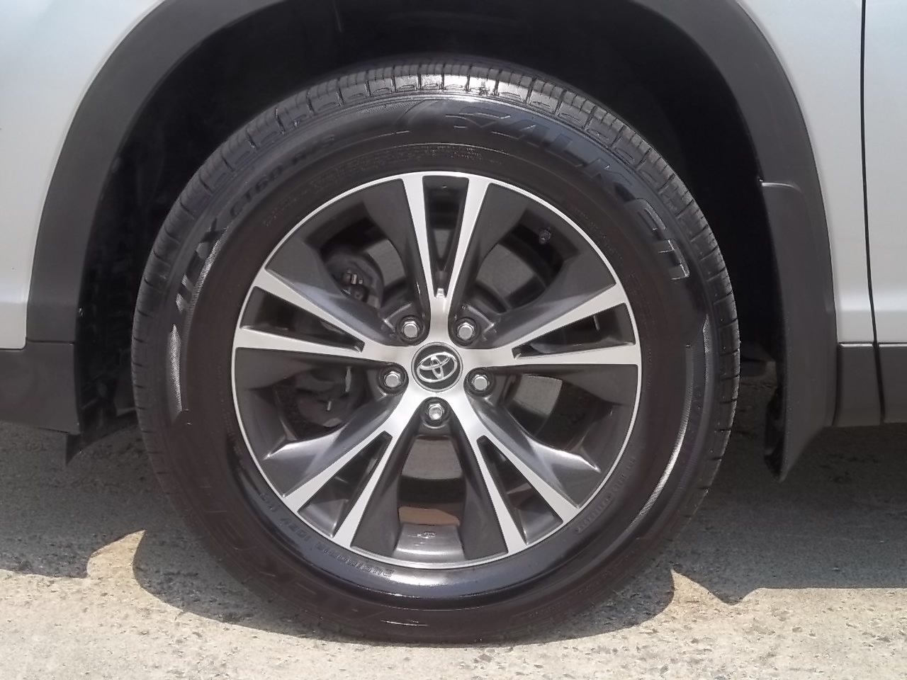 Used 2019 Toyota Highlander AWD V6 image 13