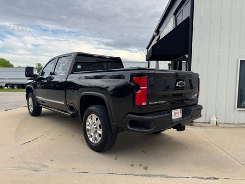 Used 2024 Chevrolet Silverado 3500 High Country AWD/4WD image 7