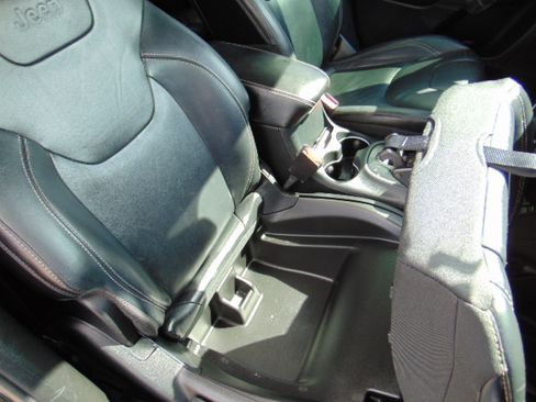 Used 2014 Jeep Cherokee Limited image 25