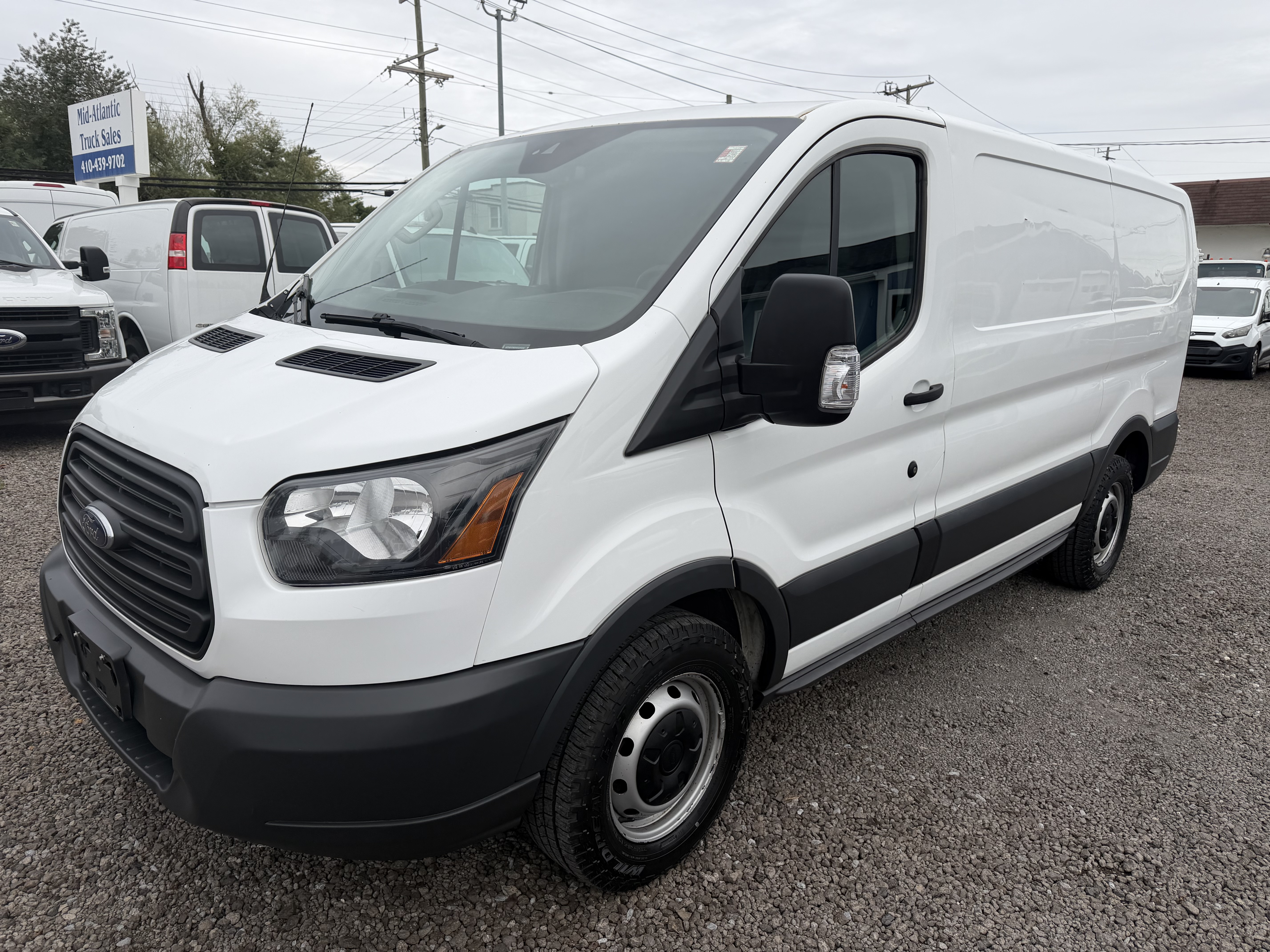 Used 2017 Ford Transit 150 130 Low Roof RWD image 1