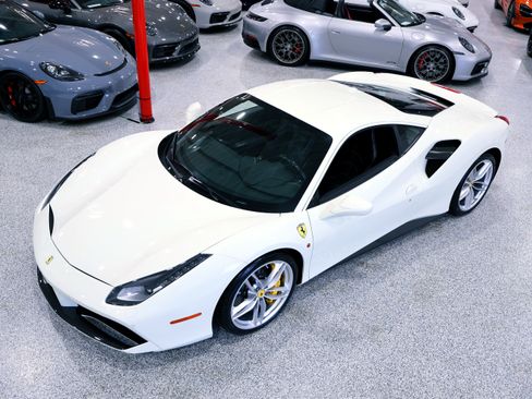 Used 2017 Ferrari 488 GTB RWD image 5