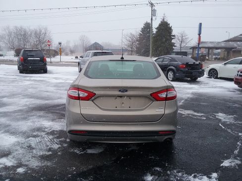 Used 2015 Ford Fusion SE image 11