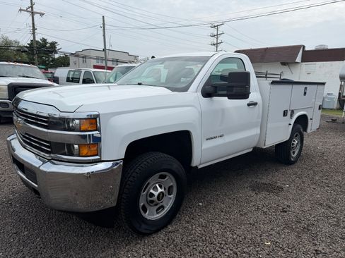 Used 2018 Chevrolet Silverado 2500 4x4 Regular Cab image 1