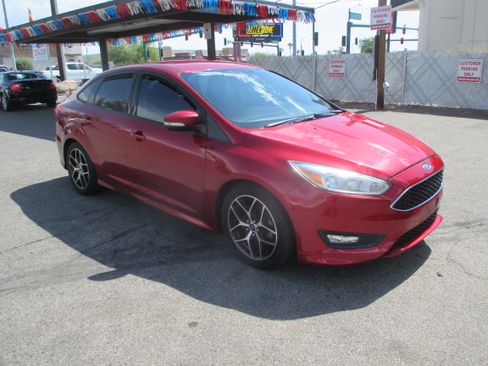 Used 2015 Ford Focus SE Sedan FWD image 9
