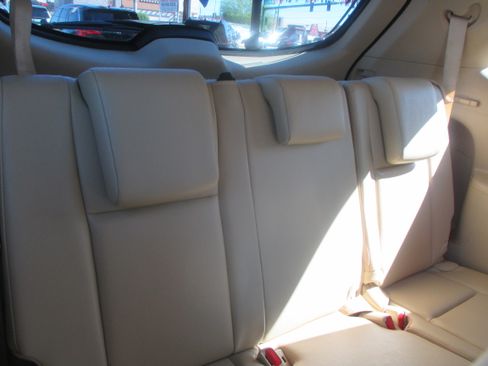 Used 2019 Toyota Highlander XLE image 18