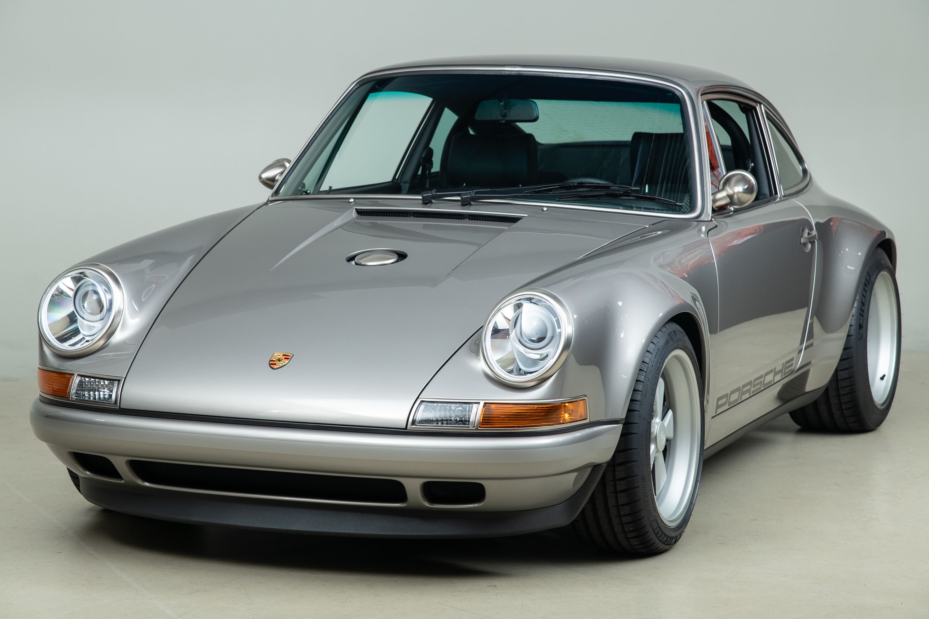 Used 1989 Porsche 911 Carrera RWD image 2