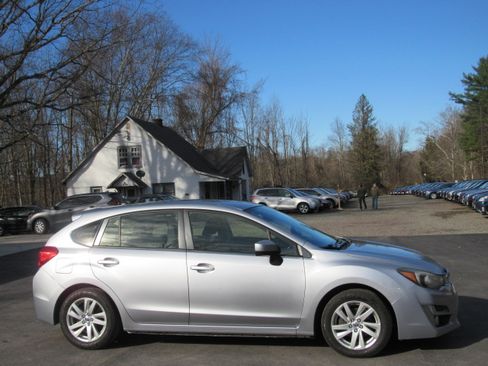 Used 2016 Subaru Impreza 2.0i Premium image 10