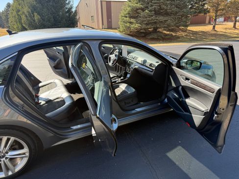 Used 2014 Volkswagen Passat 1.8T SEL Premium image 7