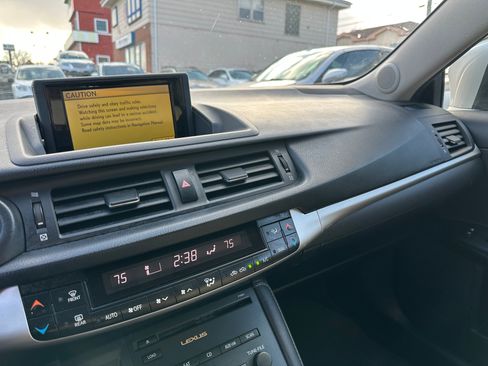 Used 2012 Lexus CT 200h Premium image 16