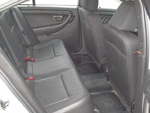 Used 2015 Ford Taurus image 11