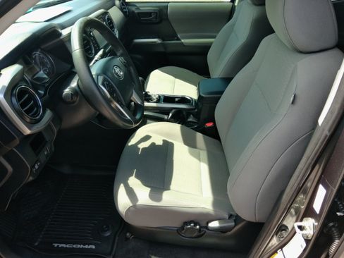 Used 2019 Toyota Tacoma 4x4 Double Cab SR5 image 39