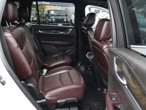 Used 2020 Cadillac XT6 Premium Luxury image 16