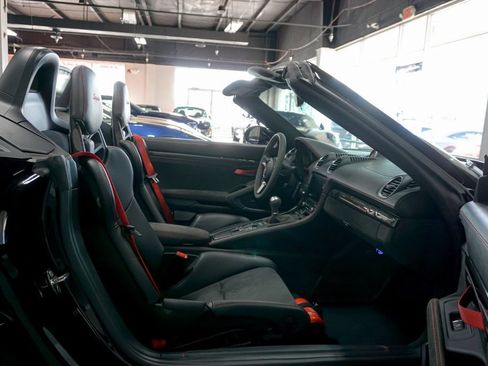 Used 2022 Porsche 718 Boxster Spyder RWD image 30