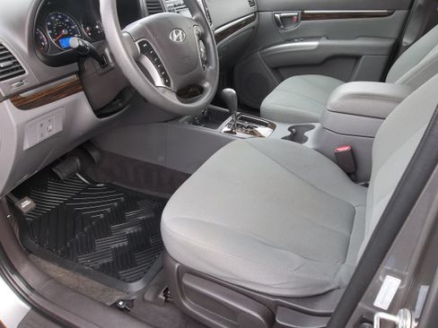 Used 2011 Hyundai Santa Fe GLS image 10