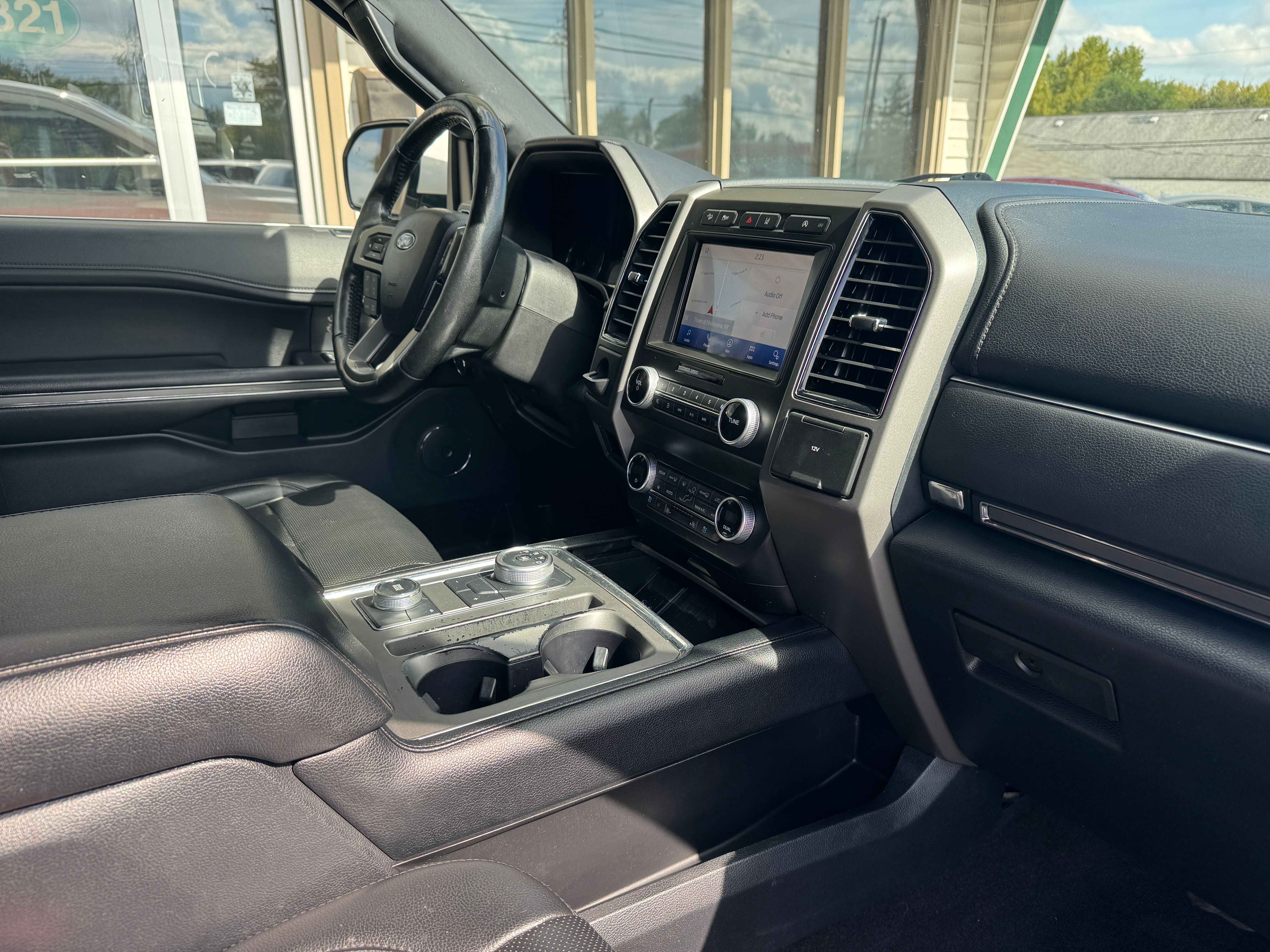 Used 2021 Ford Expedition 4WD XLT image 18