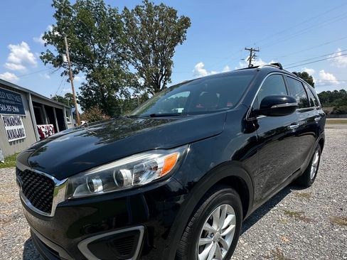 Used 2016 Kia Sorento LX image 5