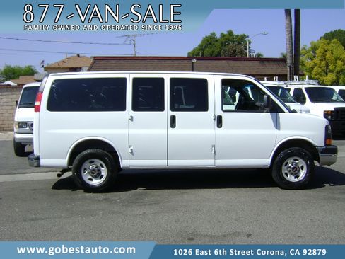 Used 2010 GMC Savana 3500 LT image 1