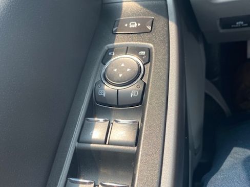 Used 2025 Ford F350 4x4 Crew Cab Super Duty image 14