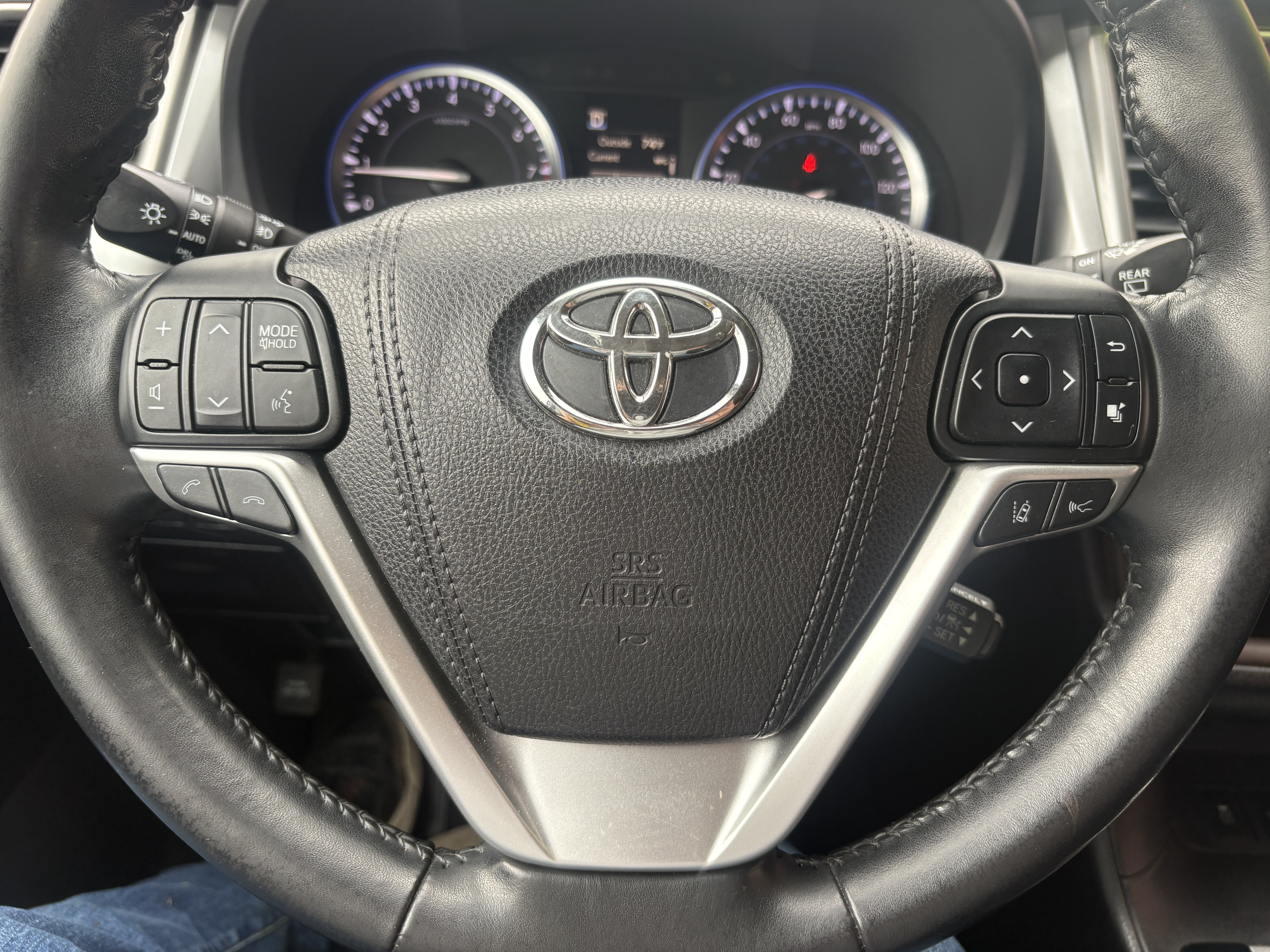 Used 2018 Toyota Highlander AWD V6 image 14