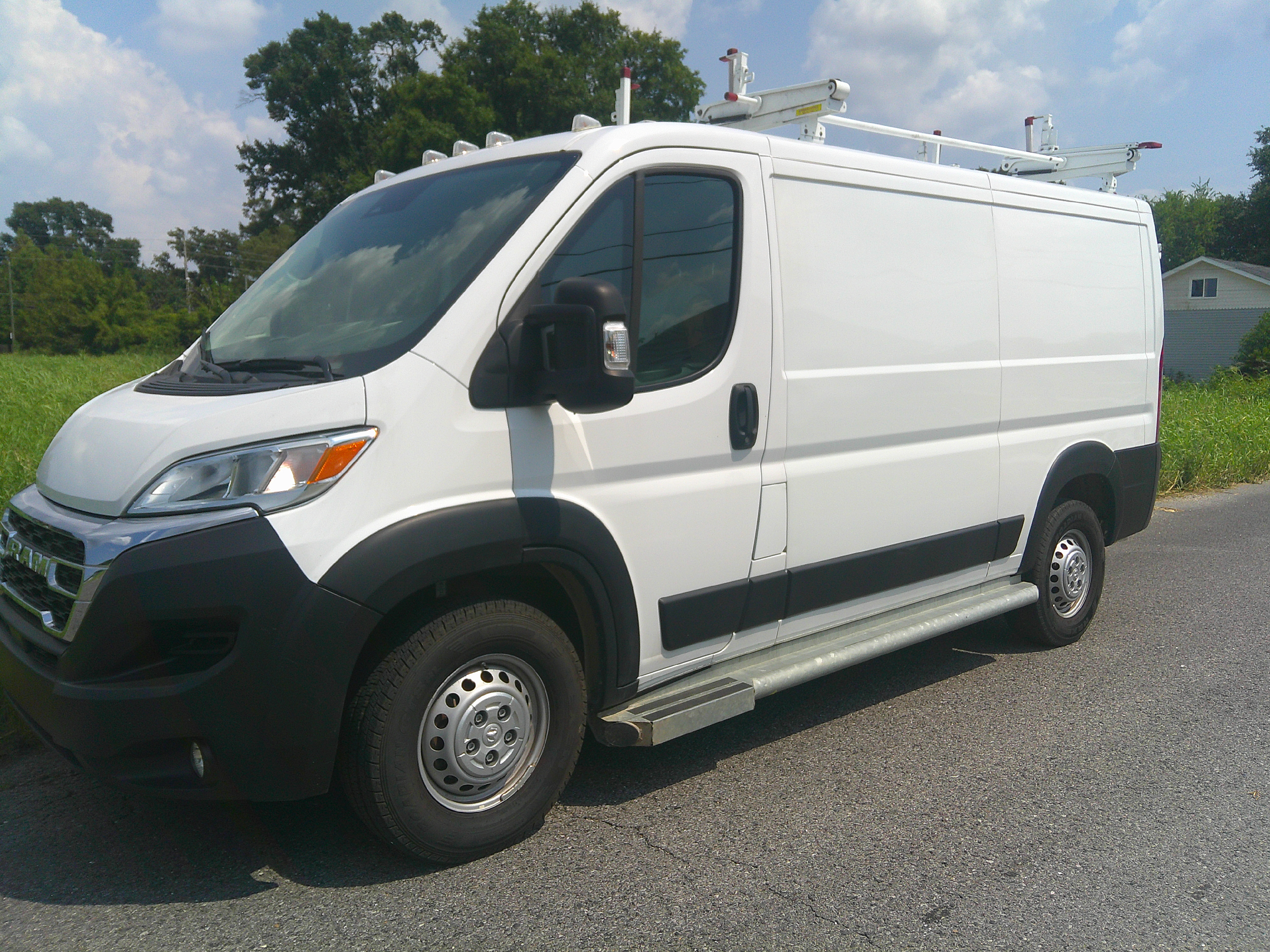 Used 2025 RAM ProMaster 2500 136 FWD image 4