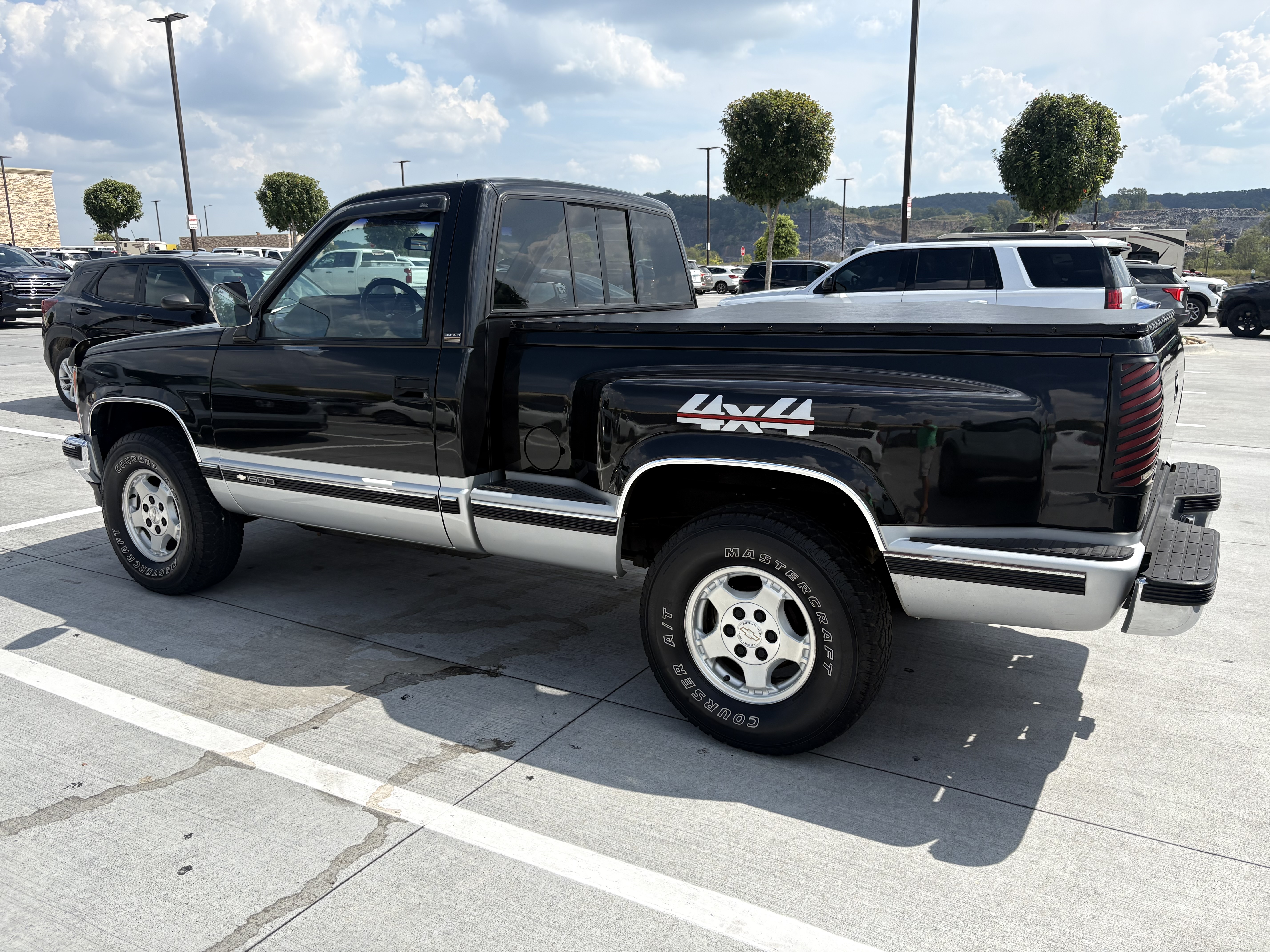 Used 1989 Chevrolet Silverado 1500 4x4 Regular Cab image 1