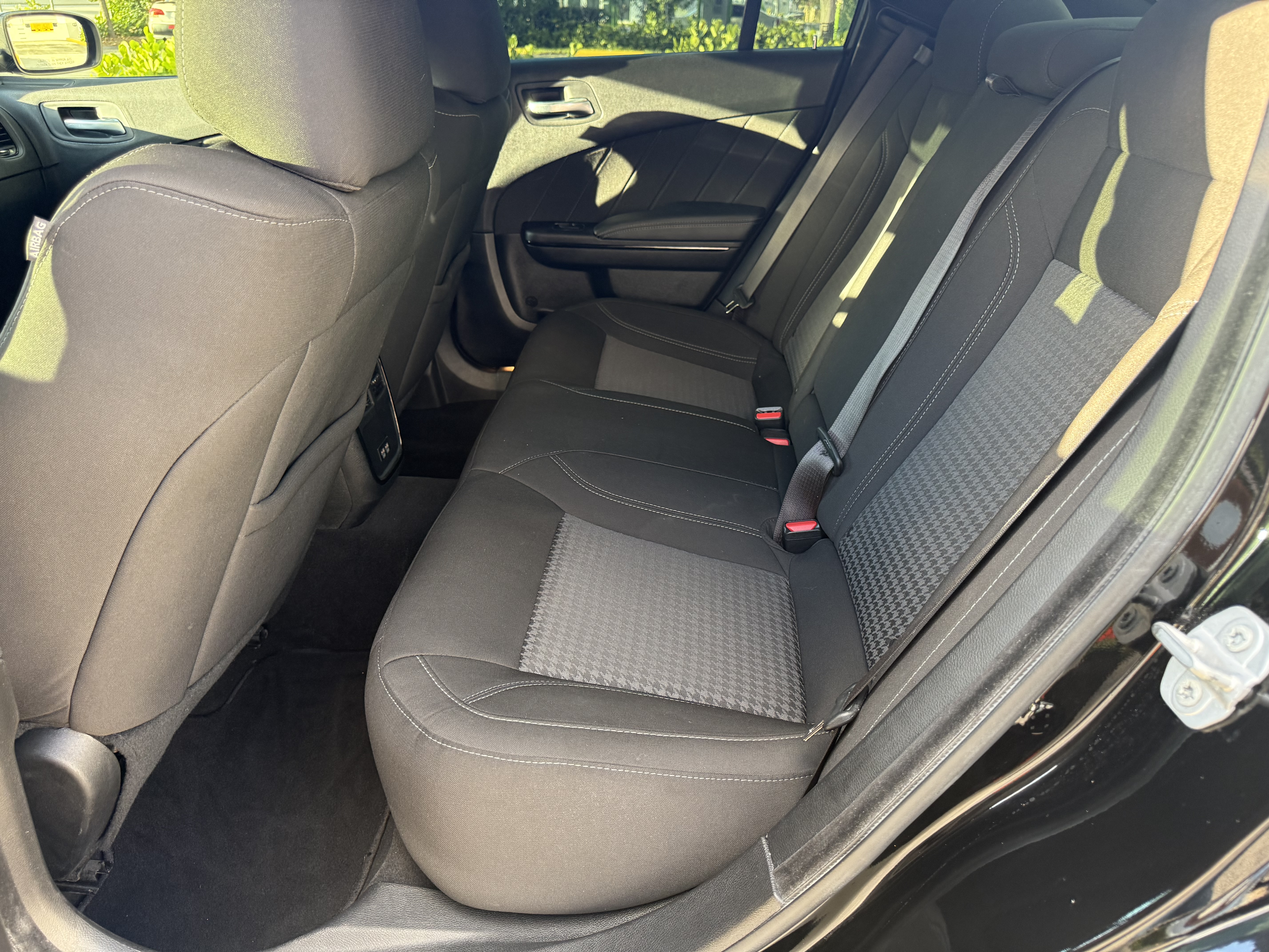 Used 2022 Dodge Charger SXT AWD image 3