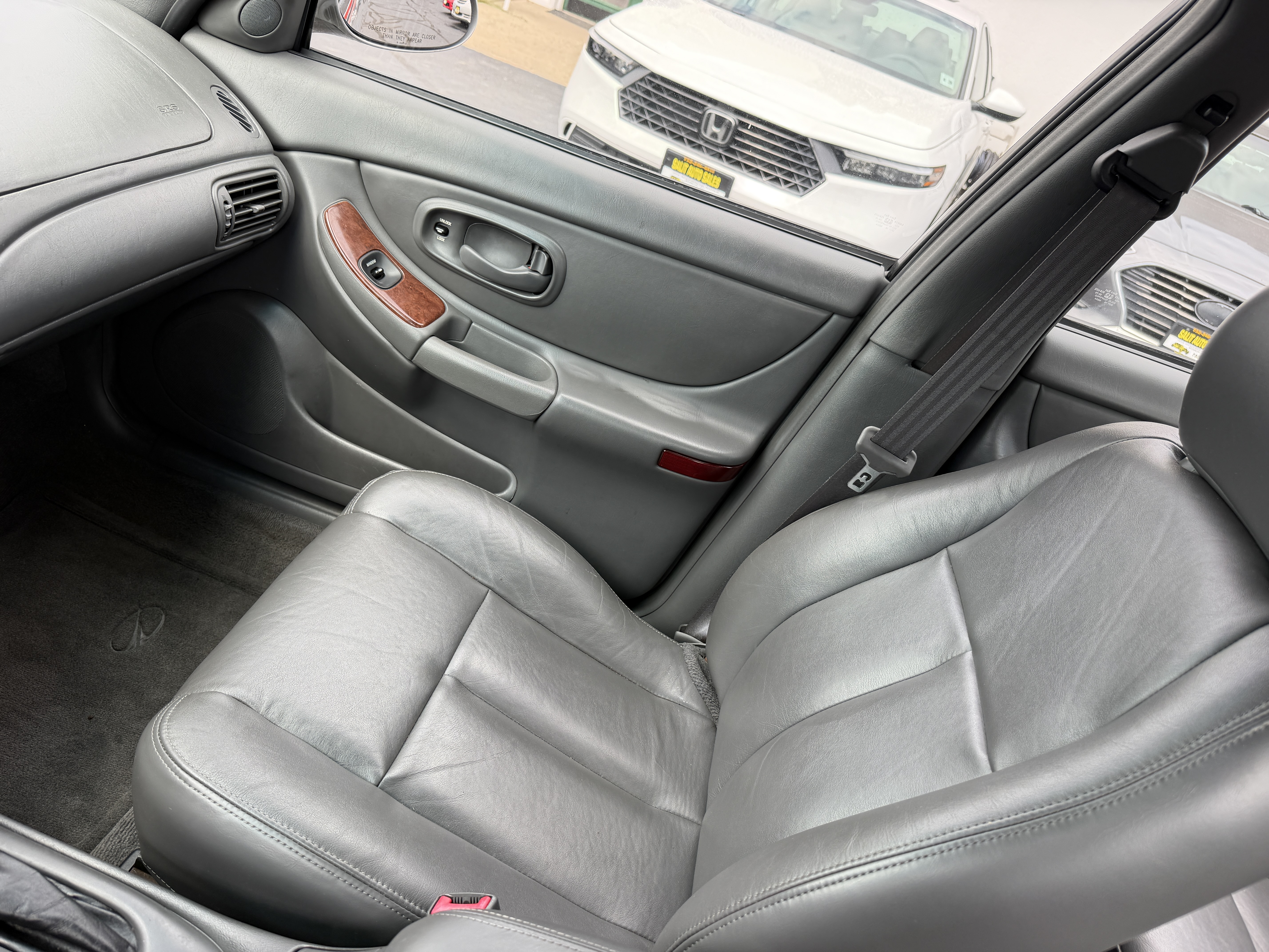 Used 2000 Oldsmobile Intrigue GL FWD image 11